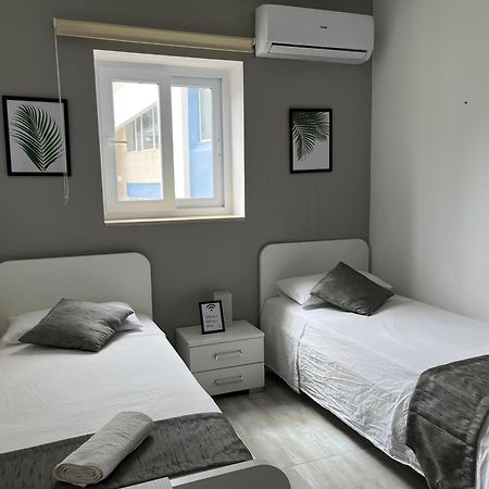 F4 Room 3, Private Room Two Single Beds Shared Bathroom Msida Luaran gambar