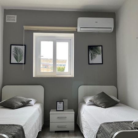 F4 Room 3, Private Room Two Single Beds Shared Bathroom Msida Luaran gambar