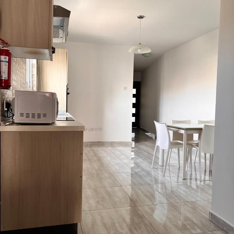 F4 Room 3, Private Room Two Single Beds Shared Bathroom Msida Luaran gambar
