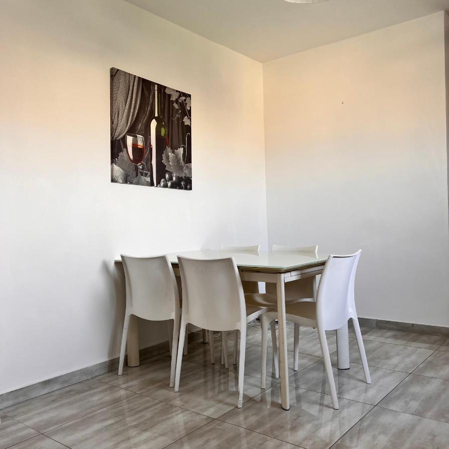 F4 Room 3, Private Room Two Single Beds Shared Bathroom Msida Luaran gambar